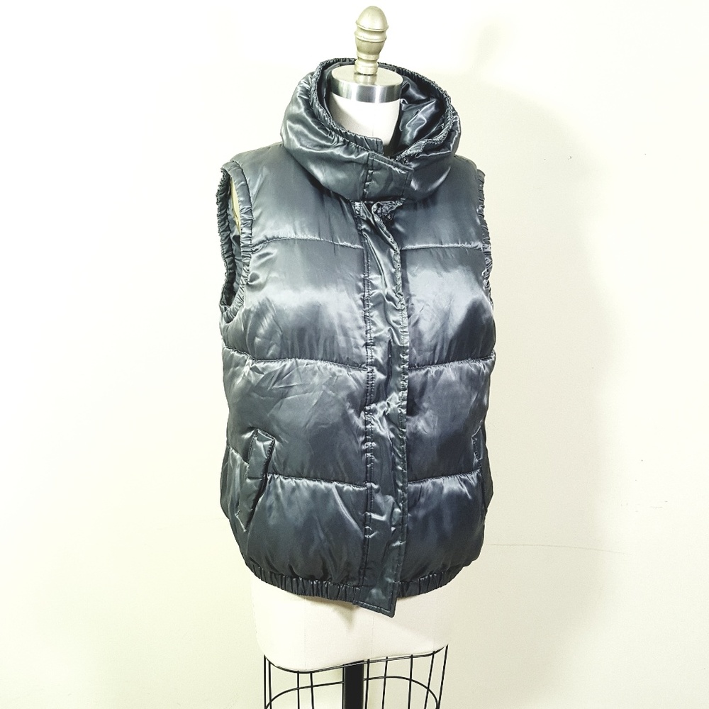 Old Navy // Gray Silver Sleeveless Puffer Vest